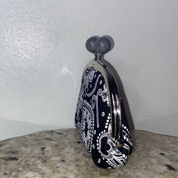 Thirty-One Small Coin Purse Kiss Lock Closure Paisley Black/White/Gray Pattern - Picture 12 of 12